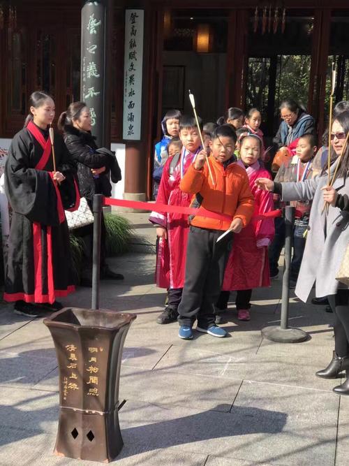 冬季隐藏的一束温暖的阳光