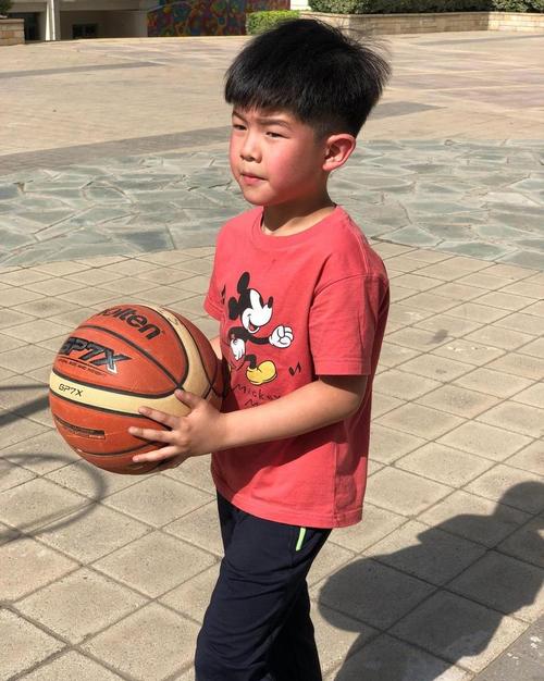 小男孩