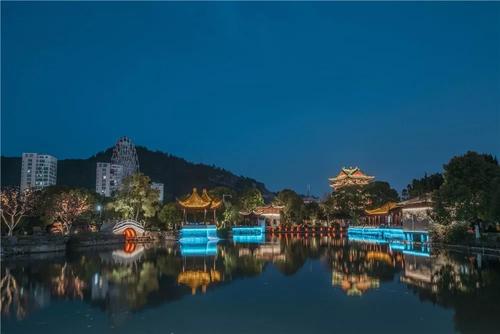 月光下的公园