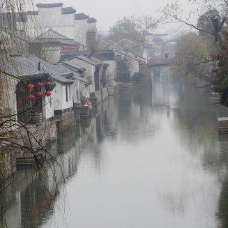 走在江南水乡