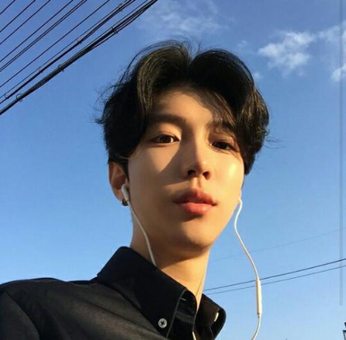 在校男孩