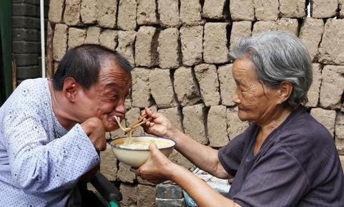 抱母爱
