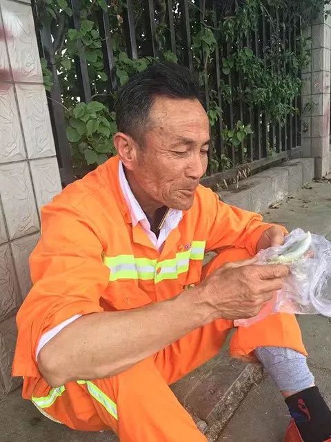我想对清洁工表示赞许