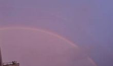 人在风雨中书写彩虹