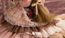 卖娃娃的小女孩