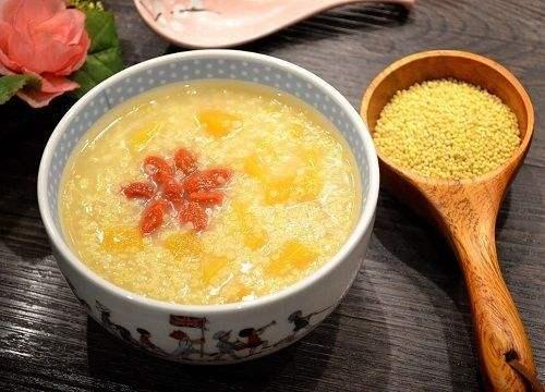 奶奶的小米粥