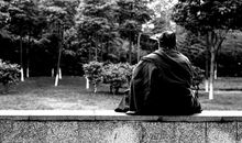 那个落寞的身影