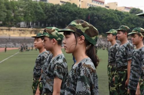 大一新生的军事训练知觉