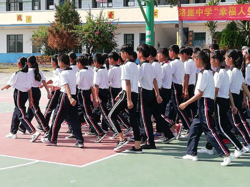 军事训练的痛苦和乐趣