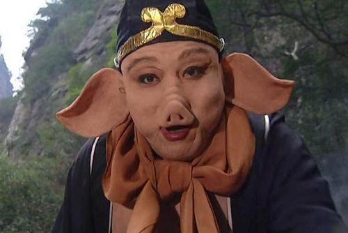 我和朱八姐在同一张桌子