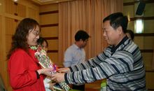 贾经理游假货国作文