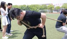 一次有趣的拔河比赛