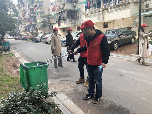 向雷锋学习，我们在行动
