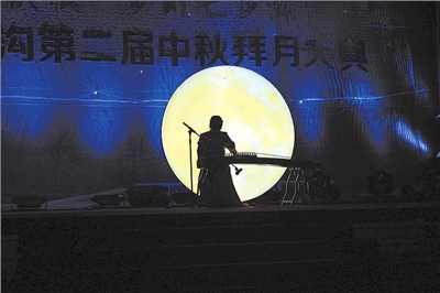 在月光下