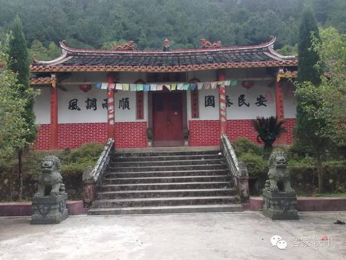 巍巍苍山古庙