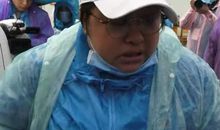 母爱在雨中蔓延