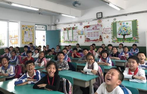 听主要讲故事