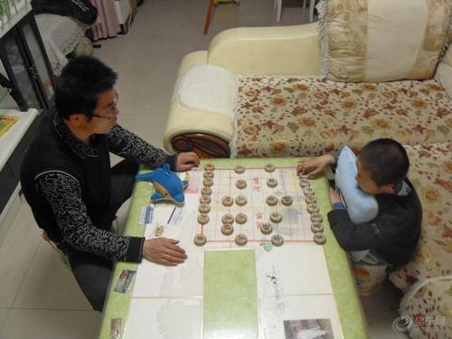 和妈妈下棋