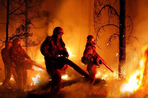 向英雄致敬，永不忘记初衷