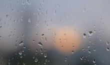 阳光漫过下雨天