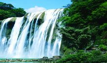 风景优美的庐山瀑布