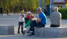 和家人一起放风筝