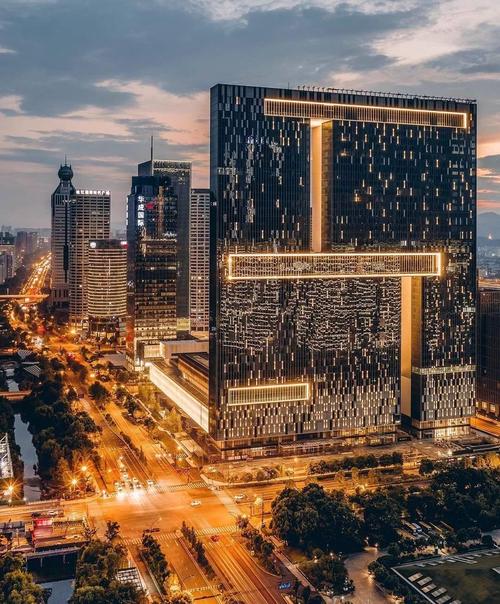 让世界赞美中国