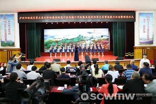 继承优良的家庭传统，努力成为杰出的少年