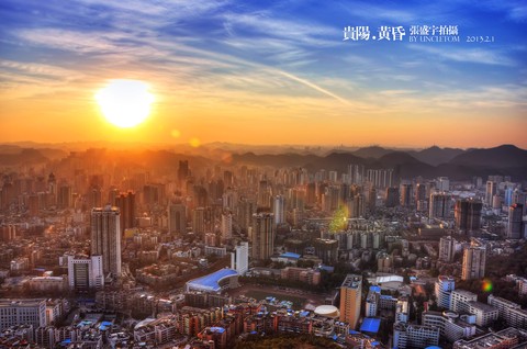 我们经过黄昏，直到黑夜