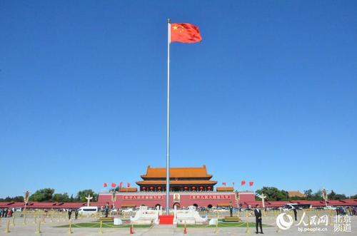 五星红旗在风中飘扬