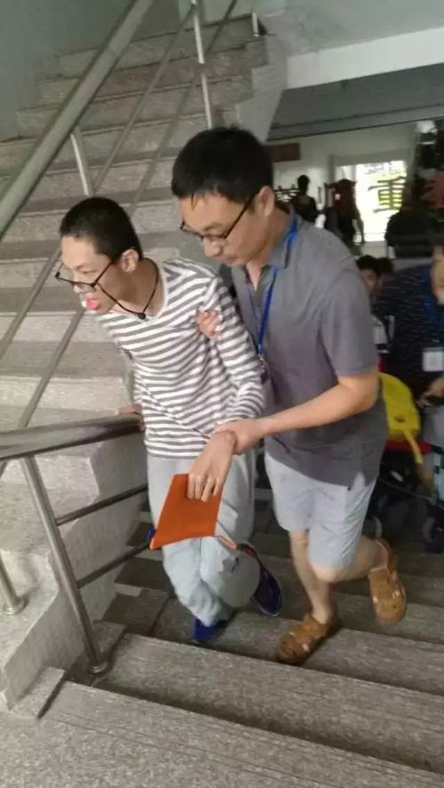 我总是想起那张照片