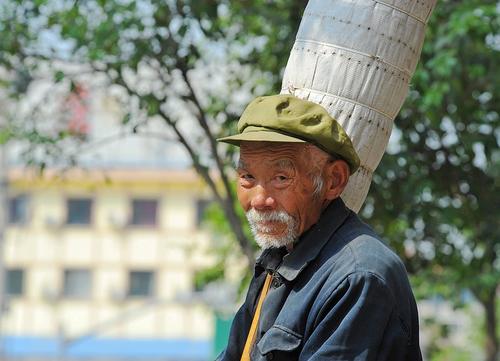 买蜜饯的老人