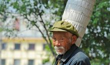 买糖葫芦的老人