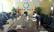 班里来了位实习老师