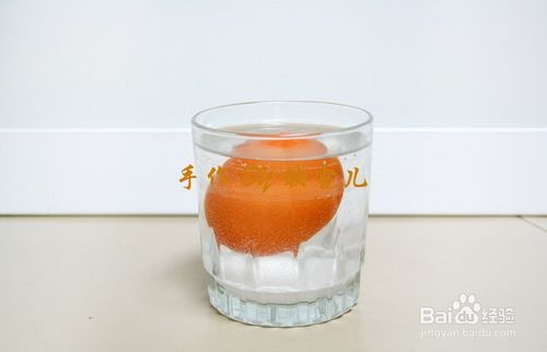 如何使鸡蛋在水中漂浮
