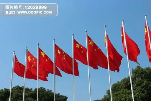 红旗飘扬，与我一同成长