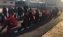 勤劳是一道靓丽的风景线