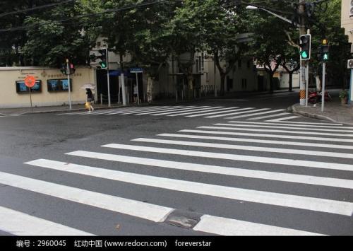 关怀十字路口