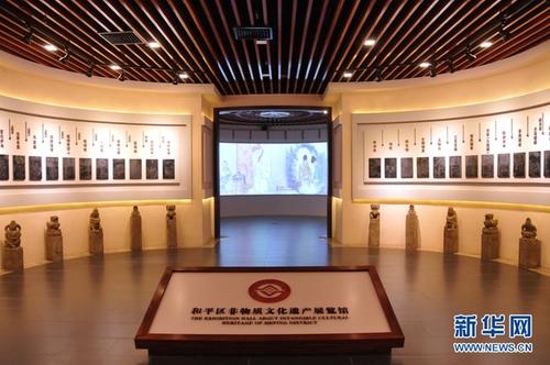 参观非物质文化遗产博物馆