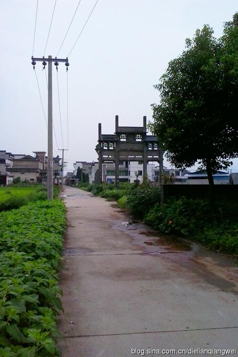 电线杆，水泥路