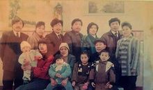 一张发黄的老照片