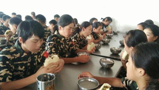 丰富多彩的军事训练生活