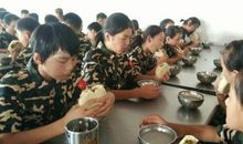 丰富多彩的军训生活