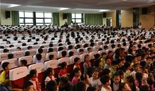 沉醉在书香飘动的世界中