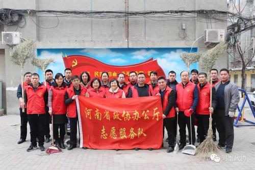 让雷锋的精神“发光”