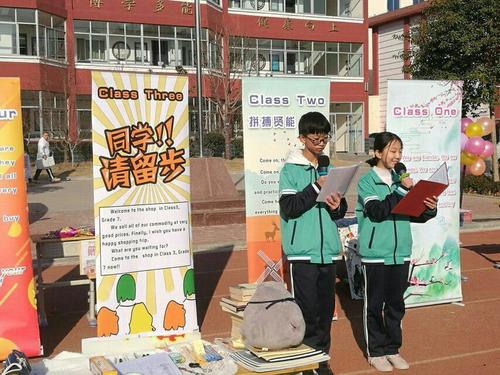 活跃的跳蚤市场丰富多彩