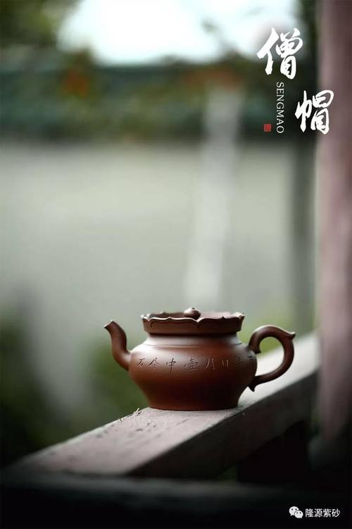 品尝茶的香气