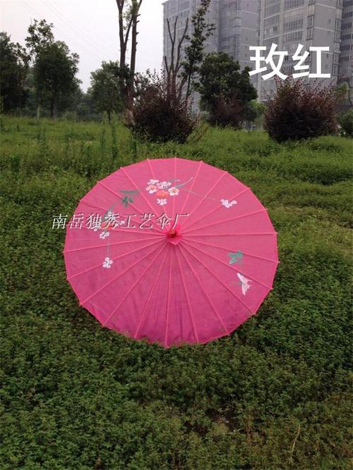 好大的雨伞