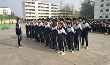 精彩的队列比赛