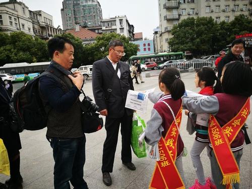 难忘的第一次卖报纸